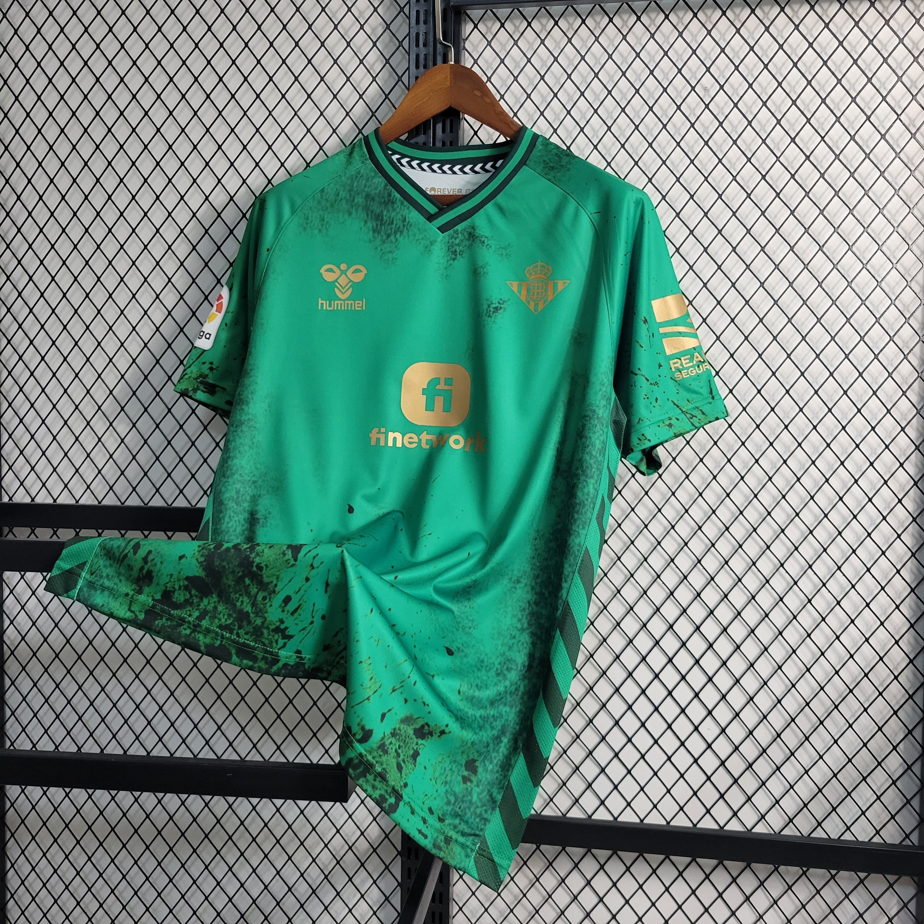 Camisa Real Betis Home 23/24 - Hummel Hombre | Versión Aficionado - Lançamento