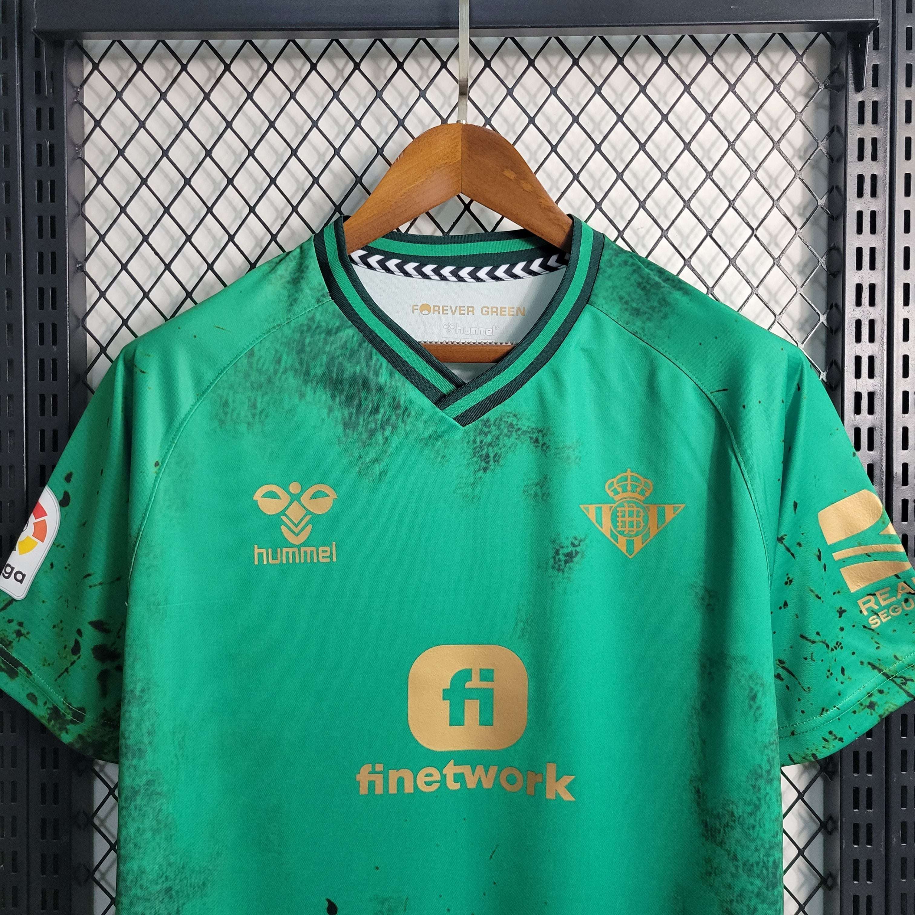 Camisa Real Betis Home 23/24 - Hummel Hombre | Versión Aficionado - Lançamento